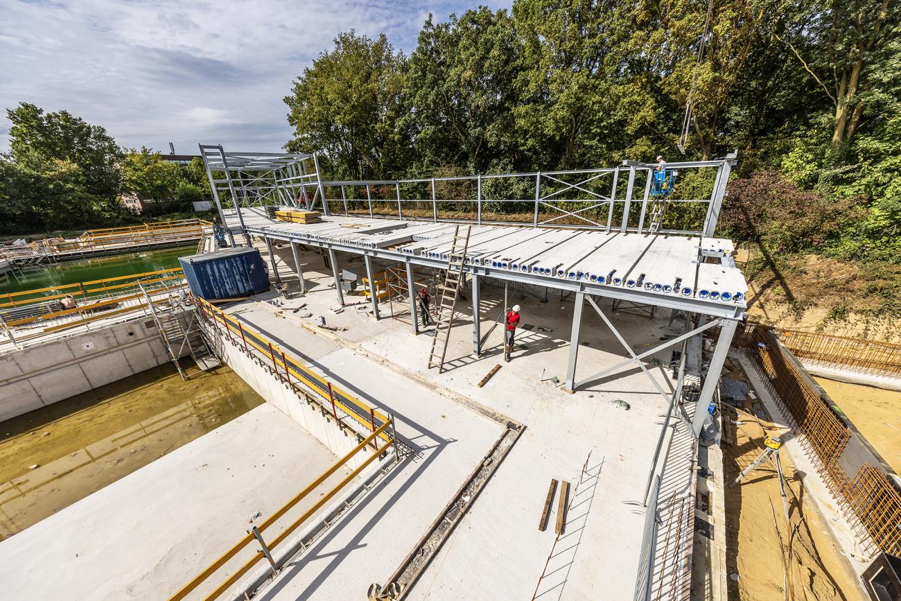 De voortgang van de bouw van het nieuwe binnenzwembad in Blerick in augustus 2025.