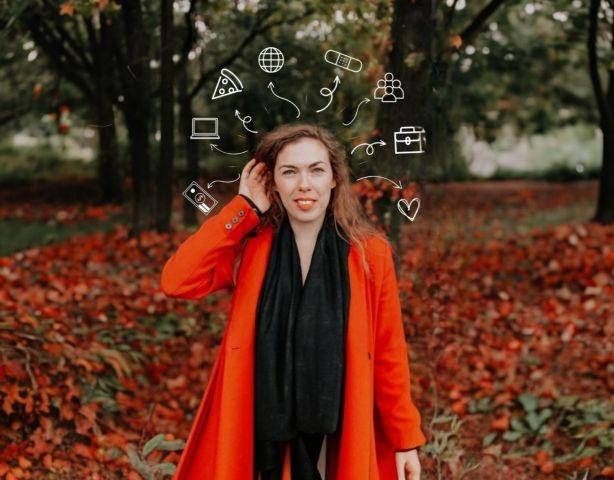Mevrouw die aan het piekeren is